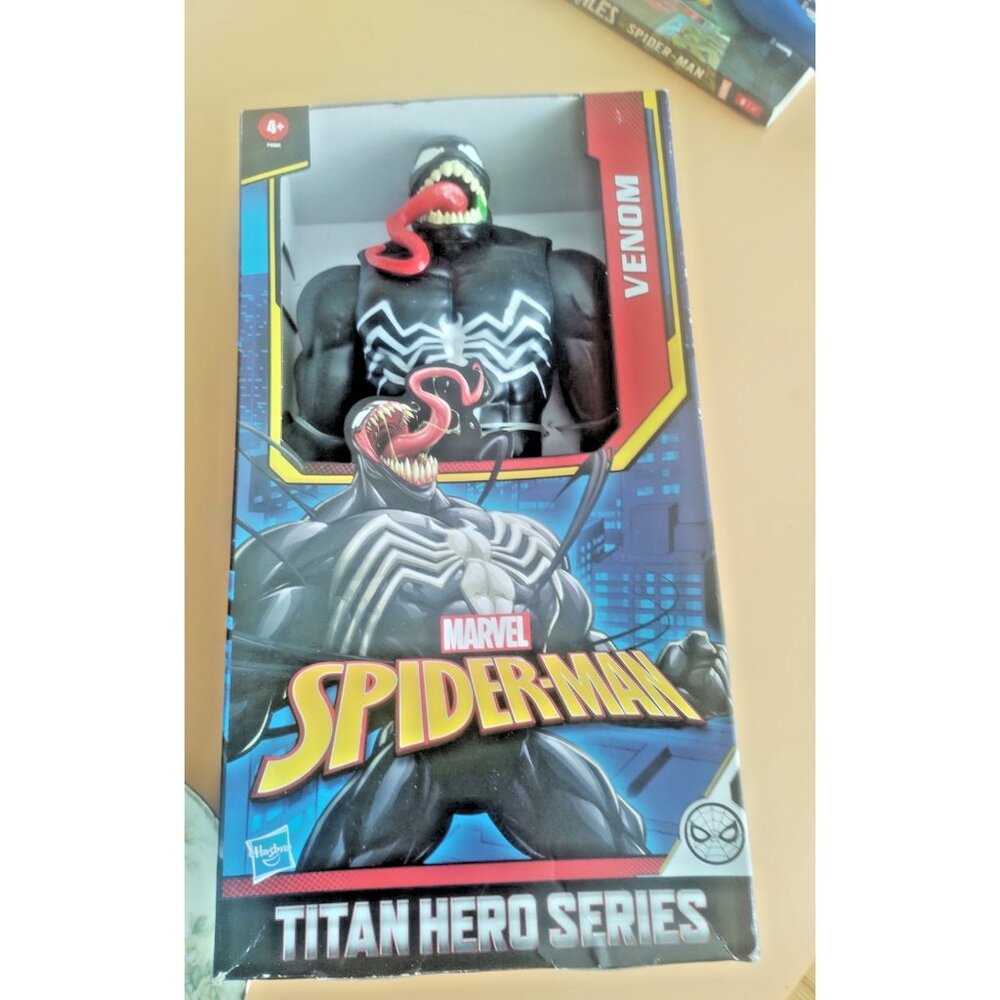 Spiderman Titan Hero Series "Venon" Figurine in Original box